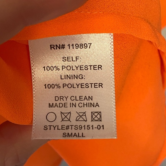 Collective Concepts. Orange Flowy Crop Top. Adjustable Straps. Size Small 🧡🤍 - Picture 6 of 6